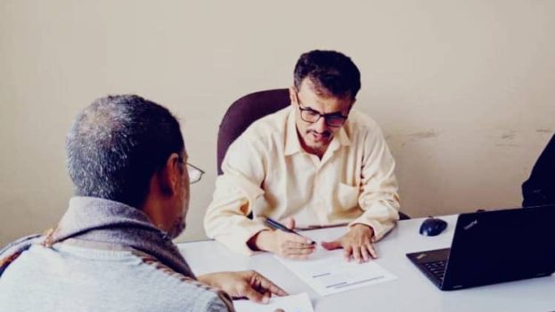 مكتب الإعلام بلحج يناقش تكثيف العمل الإعلامي بالمديريات ويوجه التفاعل مع التثقيف الصحي بشأن مخاطر الحميات