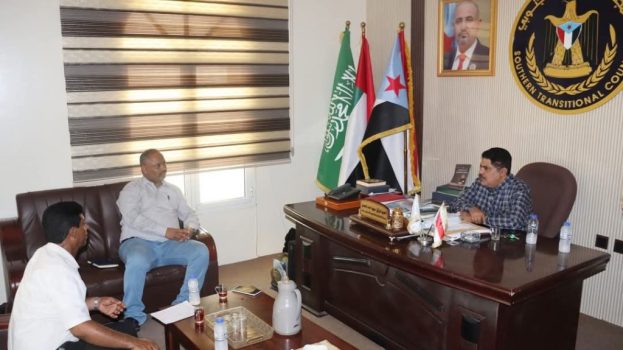 رئيس تنفيذية انتقالي حضرموت يناقش دعم القطاع الصحي مع مدير مكتب وزارة الصحة بالساحل