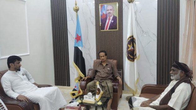 رئيس تنفيذية انتقالي المهرة يلتقي برئيس الهيئة العسكرية للجيش والأمن الجنوبي بالمحافظة