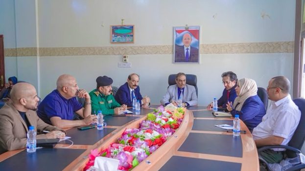 اللجنة الوطنية للتحقيق تلتقي السلطة المحلية، وتشيد بالتكامل المؤسسي واحترام حقوق الإنسان بشبوة.