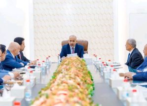 القيادة التنفيذية العُليا تبحث سُبل النهوض بالأوضاع الإقتصادية والخدمية في عموم محافظات الجنوب