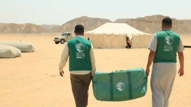 مركز الملك سلمان للإغاثة يوزع مساعدات إيوائية طارئة في حضرموت