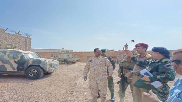 العنشلي يزور اللواء الأول مشاة بحري في سقطرى
