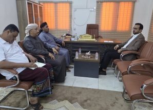رئيس الهيئة العامة للأراضي ومحافظ سقطرى يناقشان تنفيذ المخطط العام مستر بلان لسقطرى