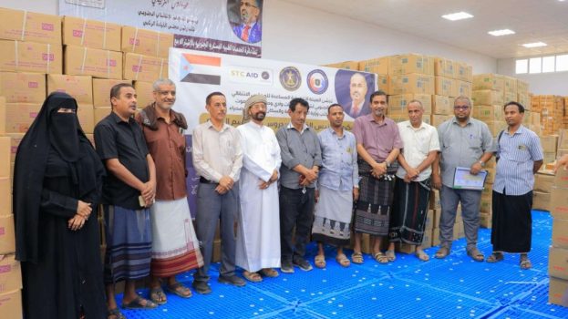 بدعم من الرئيس الزُبيدي.. انتقالي وادي وصحراء حضرموت يدشن توزيع المحاليل الوريدية لمواجهة تفشي الحميات والأوبئة