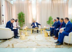 الرئيس الزُبيدي يبحث مع سفيرة فرنسا تطورات المشهد السياسي والاقتصادي في البلاد