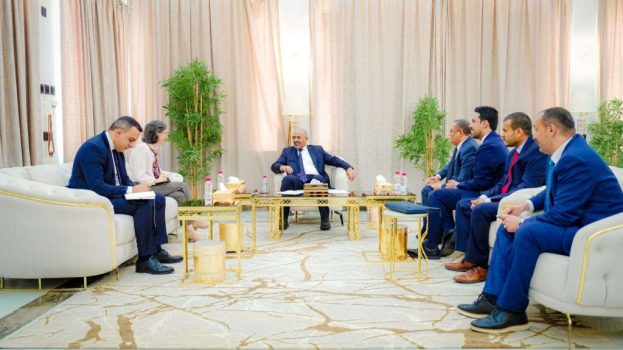الرئيس الزُبيدي يبحث مع سفيرة فرنسا تطورات المشهد السياسي والاقتصادي في البلاد