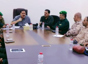 اللواء الشعيبي يترأس اجتماعًا أمنيًا لمناقشة جهود تعزيز أداء مراكز الشرطة بالعاصمة عدن