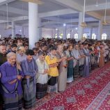 يتقدّمهم قيادات السلطة المحلية جموع غفيرة تشيّع مدير “كاك بنك” شبوة أحمد الجبيلي