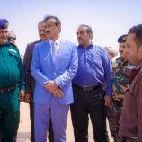 المحافظ بن الوزير يتفقد سير العمل في عدد من المشاريع الخدمية بمدينة عتق ويشيد بدعم الأشقاء في دولة الإمارات