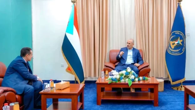 الرئيس الزُبيدي يطّلع على سير العمل التنظيمي بانتقالي لحج ويشدد على فاعلية الأداء