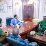 المحافظ بن الوزير يتفقد القيادة العامة لقوات دفاع شبوة ويشيد بجاهزيتها ودورها في ترسيخ الأمن والاستقرار.