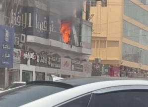 اندلاع حريق في سوق الحجاز مول في مديرية المنصورة بالعاصمة عدن