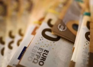 اليورو بأدنى مستوى في 3 أسابيع بعد تلويح ترامب بالتعريفات 