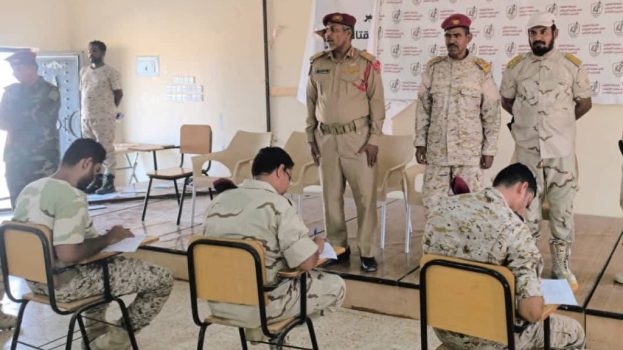 المدرسة القتالية بالمكلا تختتم الدورة السادسة لتأهيل الضباط (قادة فصائل) وامتحاناتها النهائية