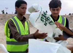 “النظافة ثقافة”.. حملة توعوية في شواطئ المكلا بموسم نجم البلدة