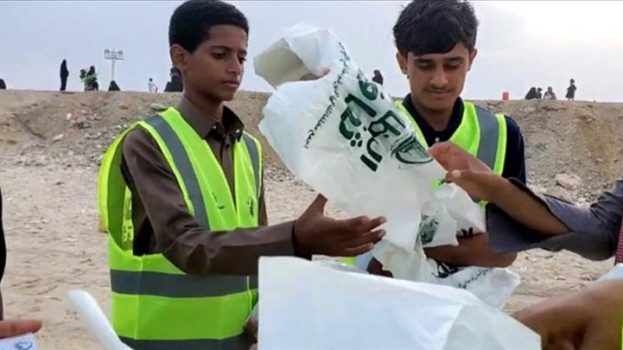“النظافة ثقافة”.. حملة توعوية في شواطئ المكلا بموسم نجم البلدة