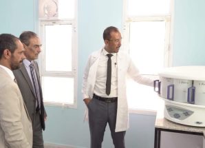 بجهود المحافظ بن الوزير، ودعم الإمارات .. تدشّين منظومة أجهزة فحص الأنسجة في مختبرات الصحة المركزية بعتق