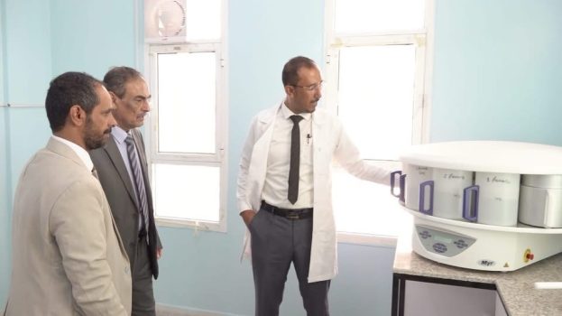 بجهود المحافظ بن الوزير، ودعم الإمارات .. تدشّين منظومة أجهزة فحص الأنسجة في مختبرات الصحة المركزية بعتق