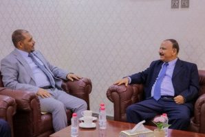 وزير النقل يلتقي سفير بلادنا لدى إندونيسيا ويبحث مع محافظ سقطرى أوضاع قطاعات النقل بالمحافظة