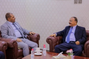 وزير النقل يلتقي سفير بلادنا لدى إندونيسيا ويبحث مع محافظ سقطرى أوضاع قطاعات النقل بالمحافظة