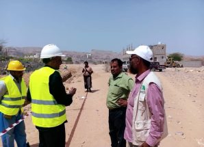 شبوة: المهندس بارويس يتفقد مستوى الإنجاز في مشروع شبكة مياه رقة بازومح بميفعة.