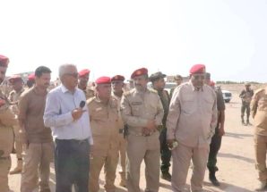 وفد عسكري رفيع يتفقد معسكر الشرطة العسكرية الجنوبية ويشيد بجاهزية قواته 