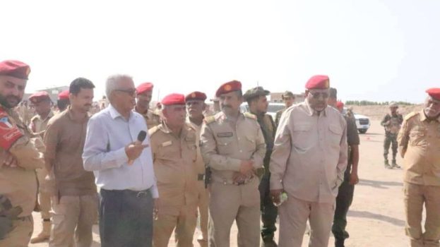 وفد عسكري رفيع يتفقد معسكر الشرطة العسكرية الجنوبية ويشيد بجاهزية قواته 