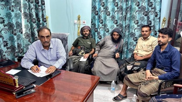 لجنة المناقصات بمحافظة شبوة تستعرض عطاءات مناقصة توريد أدوية لمركز الأورام