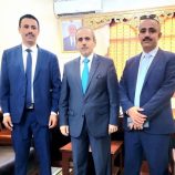 نائب رئيس جامعة شبوة يلتقي وزير التعليم العالي على هامش ورشة الاعتماد الأكاديمي.