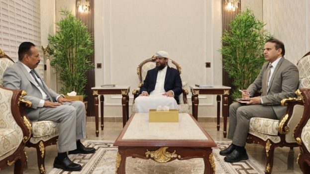 ‏المحرّمي يستعرض خطط صيانة الطرق ويشدد على أولوية العاصمة عدن في تنفيذ المشاريع