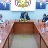 المحافظ بن الوزير يلتقي بعمادة كلية الطب بجامعة شبوة ويؤكد استمرار دعم السلطة المحلية للصرح الأكاديمي