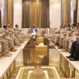 ‏خلال ترأسه اجتماعا عسكريا..‏المحرّمي: سقوط الحوثي بات وشيكاً والجيش على أهبة الاستعداد