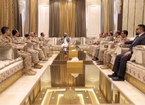 ‏خلال ترأسه اجتماعا عسكريا..‏المحرّمي: سقوط الحوثي بات وشيكاً والجيش على أهبة الاستعداد