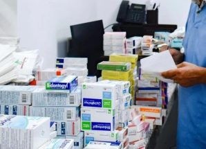 مواطنون يشكون من إستمرار بيع الأدوية بالأسعار السابقة رغم تحسن الصرف بعدن