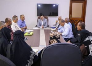 نائب وزير المياه والبيئة يطلع على نشاط مؤسسة المياه بعدن ويتفقد عدداً من مشاريع المياه والصرف الصحي