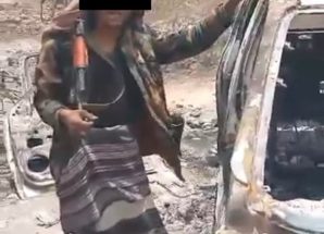إدارة أمن أبين تتسلم مطلوبًا أمنيًا في قضية إحراق سيارة مشروع سد حسان