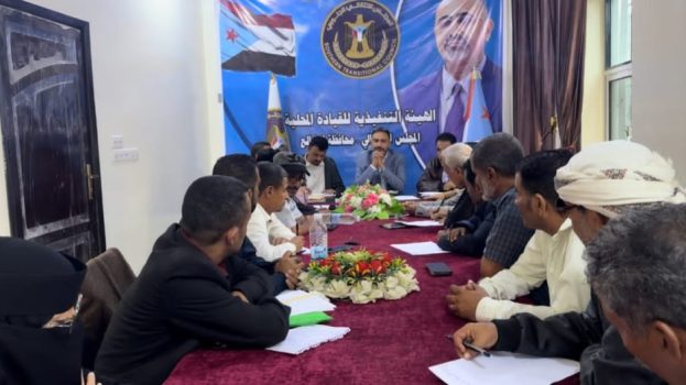 فريق الرقابة والتوجيه الرئاسي يستعرض خطط وأنشطة الهيئة التنفيذية لانتقالي الضالع
