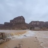 سيول جارفة تجتاح أودية تريم وغرفة الطوارئ تحذر المواطنين