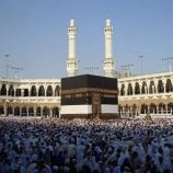 السعودية تعلن فرض رسوم جديدة على تأشيرة العمرة: