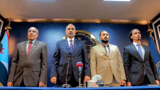 الرئيس الزُبيدي يدشّن برنامج النزول الميداني لفرق الرقابة الرئاسية والتوجيه السياسي