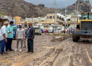 مدير عام صيرة يتفقد أعمال شفط مياه الأمطار ورفع المخلفات في المديرية