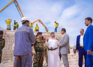 المحافظ بن الوزير يتفقد مستوى الإنجاز في مشروع مركز الطوارئ بتمويل من الأشقاء في الإمارات