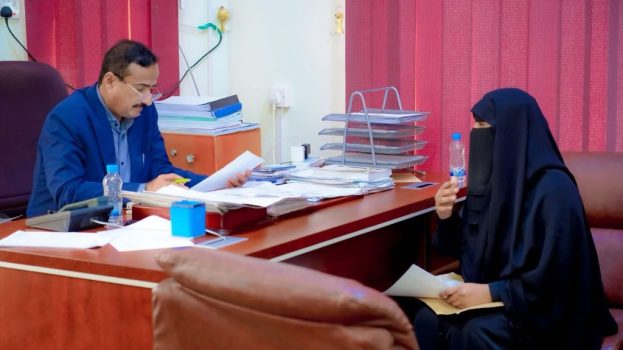 المحافظ بن الوزير يشدد على تعزيز الدور التنموي للمرأة في شبوة.