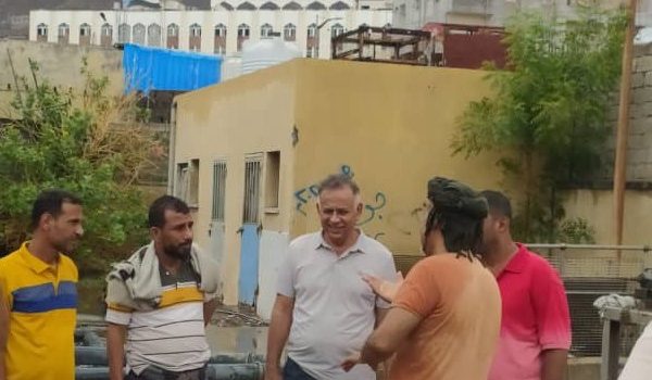 الجاوي يتفقد عمل المضخة المركزية للصرف الصحي وشفط مياه الأمطار بالمعلا