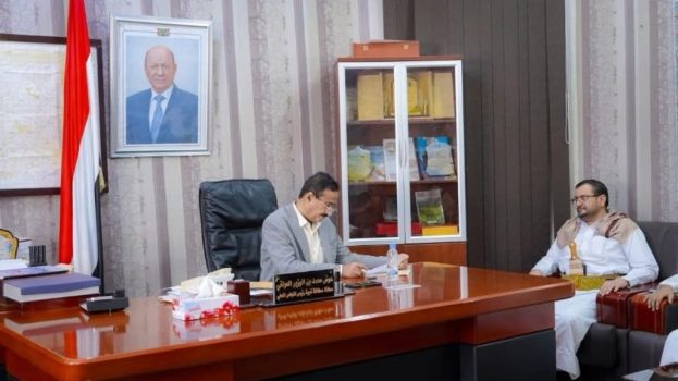 المحافظ بن الوزير يطلع على مجمل اوضاع عسيلان واحتياجاتها من المشاريع الخدمية