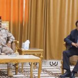 وزير الدفاع يشيد بجهود الاجهزة الأمنية والعسكرية بمحافظة المهرة