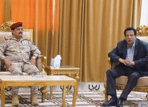 وزير الدفاع يشيد بجهود الاجهزة الأمنية والعسكرية بمحافظة المهرة