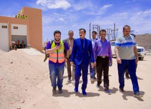 المحافظ بن الوزير يشيد بنجاح التشغيل التجريبي لمشروع الطاقة الشمسية في شبوة