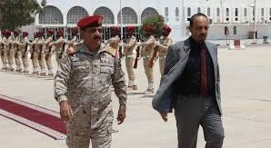 وزير الدفاع يغادر مدينة المكلا عقب اختتام زيارة تفقدية لمحافظة حضرموت